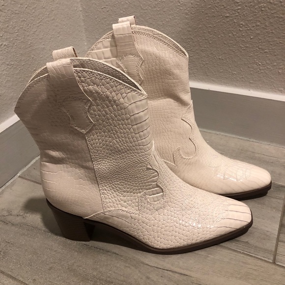 Emery Rose Shein Cream Cowboy Boots 